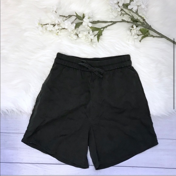 Lululemon Move Lightly Short - Picture 2 of 3